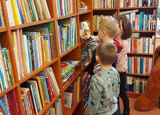 Grafika 8: Maluchy w Bibliotece Publicznej  w Duninowie