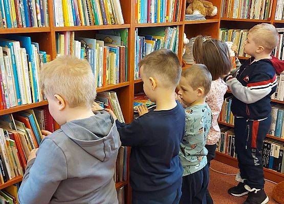 Grafika 4: Maluchy w Bibliotece Publicznej  w Duninowie
