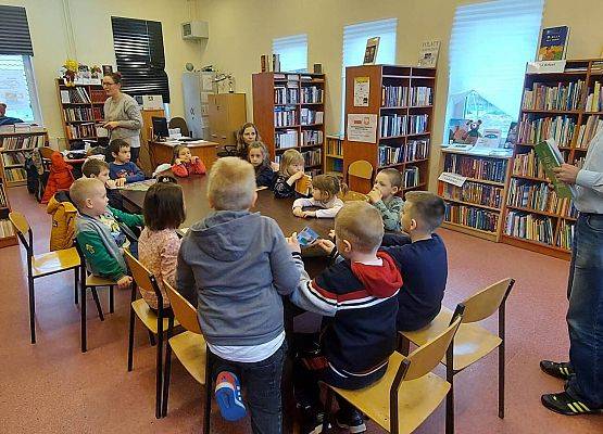 Grafika 5: Maluchy w Bibliotece Publicznej  w Duninowie
