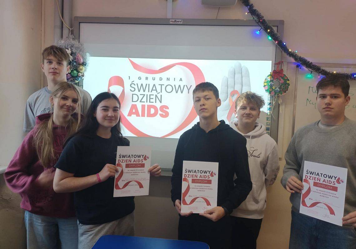 Grafika 1: Światowy Dzień AIDS – 1 grudnia
