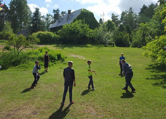 Grafika 7: Na łonie natury