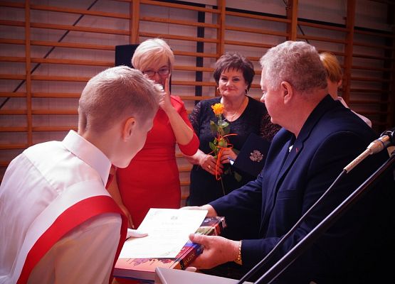 Grafika 3: Uroczyste zakończenie roku szkolnego