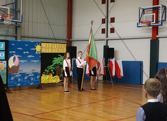 Grafika 5: Uroczyste zakończenie roku szkolnego