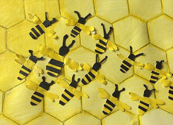 Grafika 2: Życie w pszczelim ulu