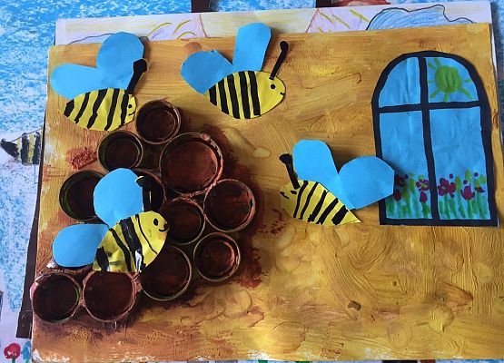 Grafika 3: Życie w pszczelim ulu