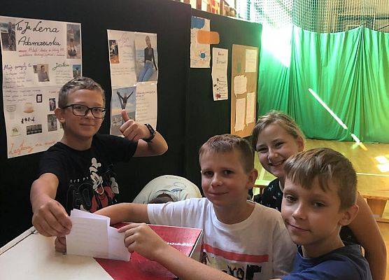 Grafika 6: Wybory do prezydium Rady Samorządu Uczniowskiego - fotoreportaż