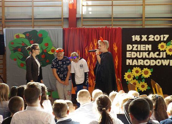 Grafika 7: Dzień Edukacji Narodowej