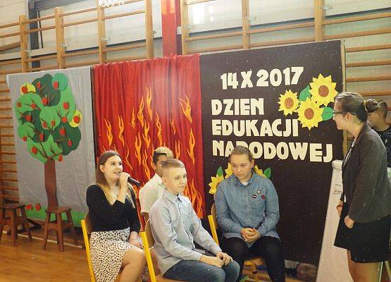 Grafika 8: Dzień Edukacji Narodowej