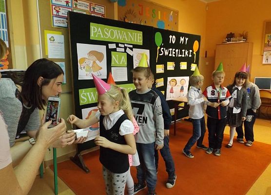 Grafika 2: Pasowanie na świetliczaka