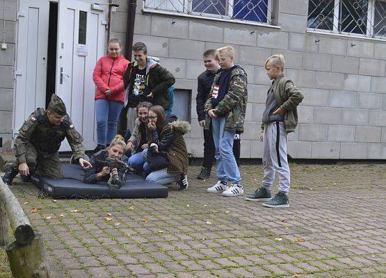 Grafika 8: W wojskowym szyku