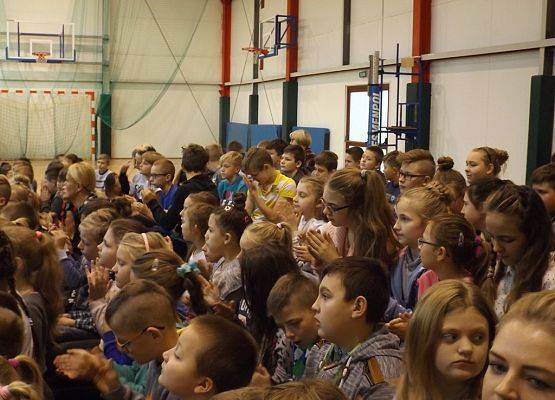 Grafika 2: Na patriotyczną nutę