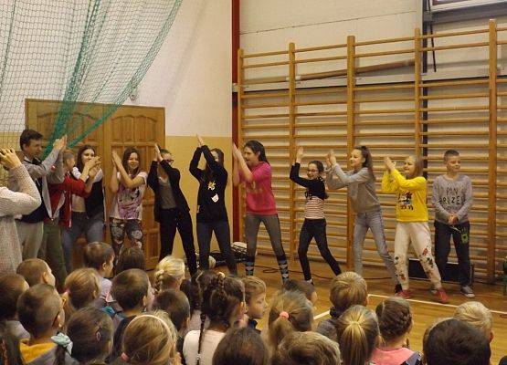 Grafika 4: Na patriotyczną nutę