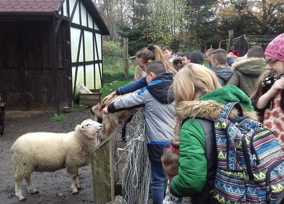Grafika 12: Na warsztatach introligatorskich u benedyktynów
