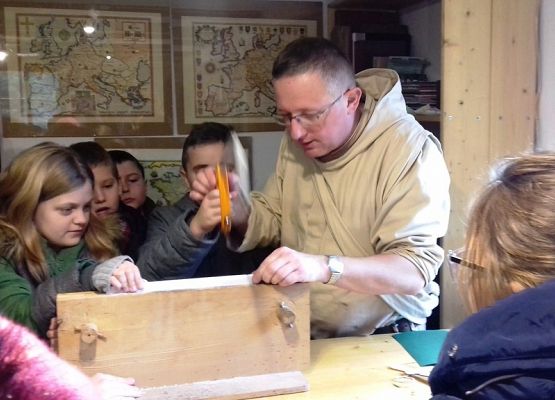 Grafika 7: Na warsztatach introligatorskich u benedyktynów