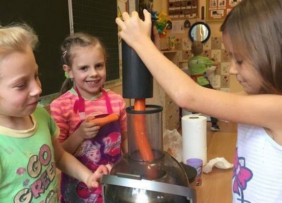 Grafika 2: Kto soki pije, ten długo żyje!