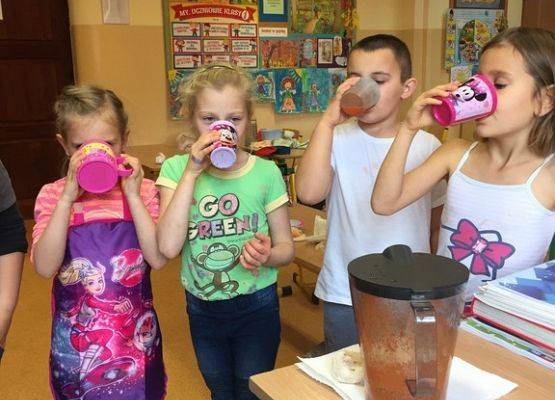 Grafika 3: Kto soki pije, ten długo żyje!