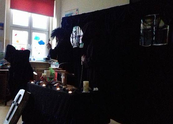 Grafika 3: Ciemno wszędzie, głucho wszędzie, co to będzie …