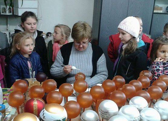 Grafika 3: W fabryce bombek