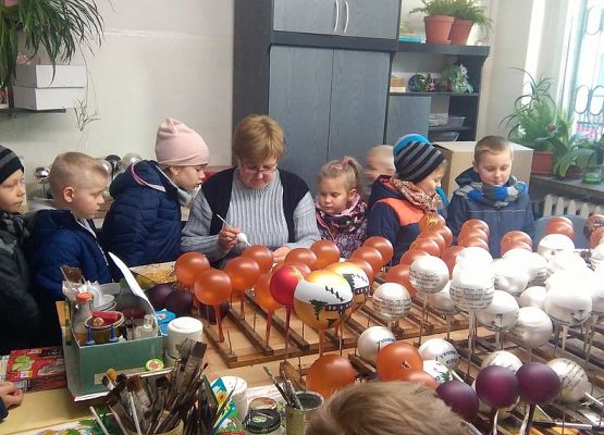 Grafika 9: W fabryce bombek