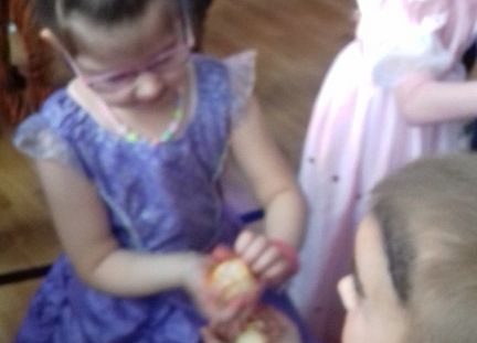 Grafika 6: Jak co roku w karnawale