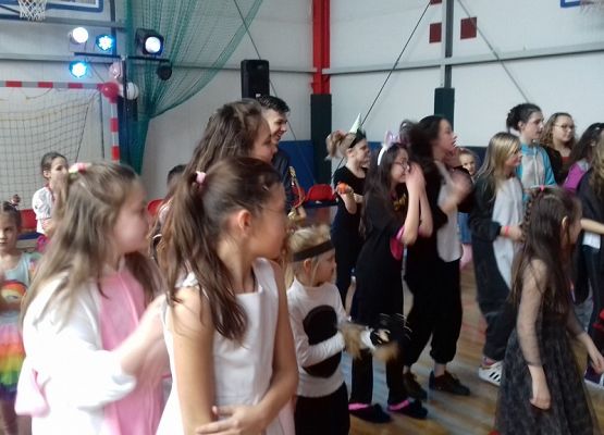 Grafika 1: Jak co roku w karnawale