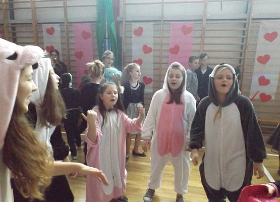 Grafika 16: Jak co roku w karnawale