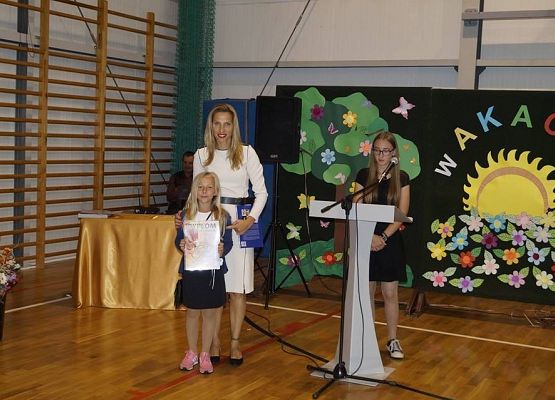 Grafika 2: Uroczyste zakończenie roku szkolnego