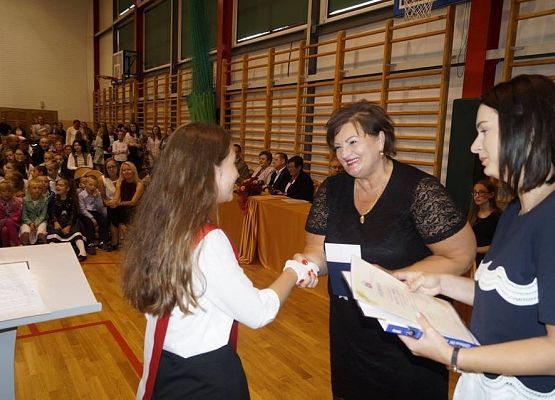 Grafika 3: Uroczyste zakończenie roku szkolnego