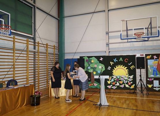 Grafika 6: Uroczyste zakończenie roku szkolnego