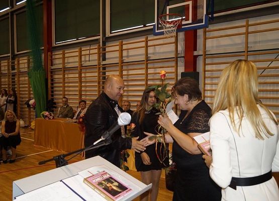 Grafika 11: Uroczyste zakończenie roku szkolnego