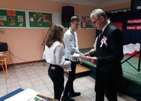 Grafika 3: Ojczyzna - zwykłe słowo, a tyle znaczy