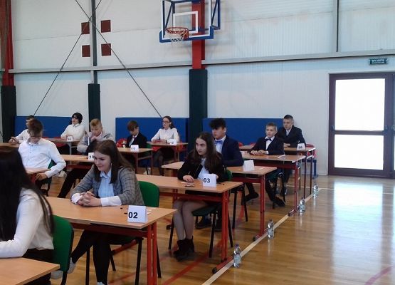 Grafika 4: Egzaminy ósmoklasistów