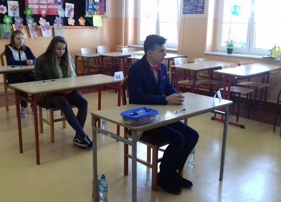 Grafika 8: Egzaminy ósmoklasistów