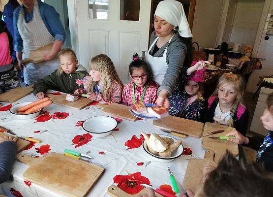 Grafika 1: Z kulturą ludową Pomorza za pan brat