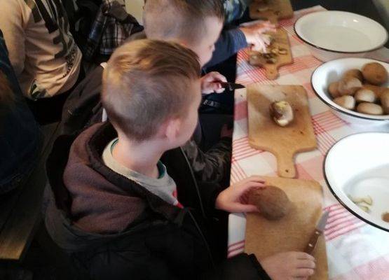 Grafika 2: Z kulturą ludową Pomorza za pan brat