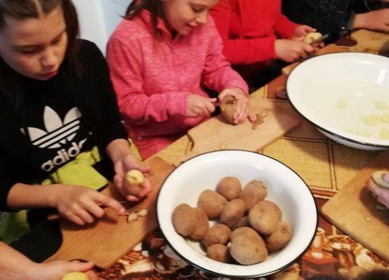 Grafika 3: Z kulturą ludową Pomorza za pan brat