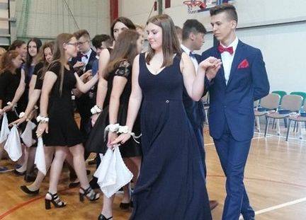 Grafika 7: Pożegnanie absolwentów