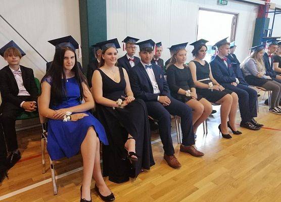 Grafika 14: Pożegnanie absolwentów