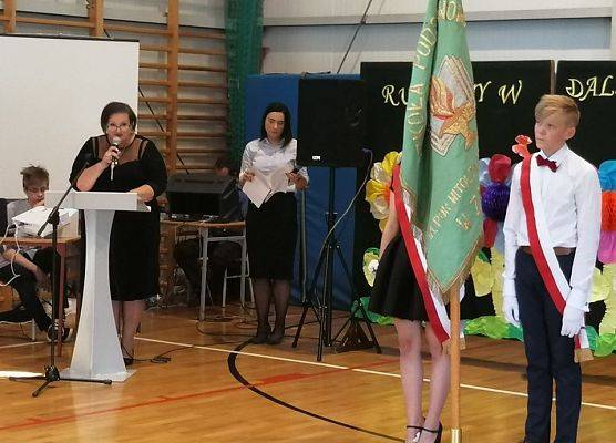 Grafika 11: Pożegnanie absolwentów