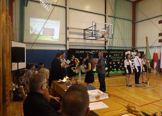 Grafika 20: Pożegnanie absolwentów