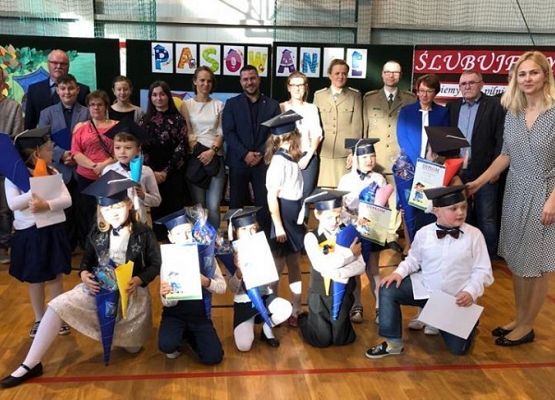 Grafika 9: Ślubowanie pierwszoklasistów