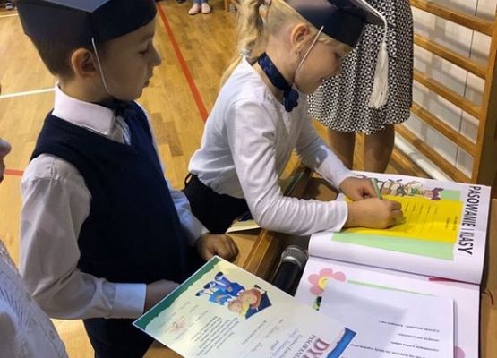 Grafika 7: Ślubowanie pierwszoklasistów