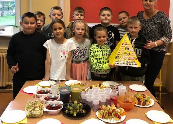 Grafika 12: Listopad miesiącem zdrowego odżywiania