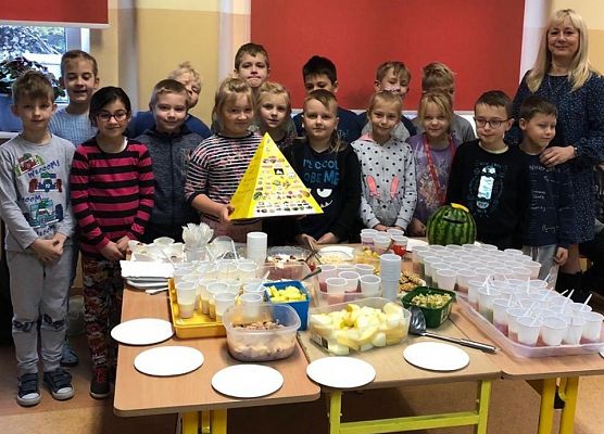 Grafika 10: Listopad miesiącem zdrowego odżywiania