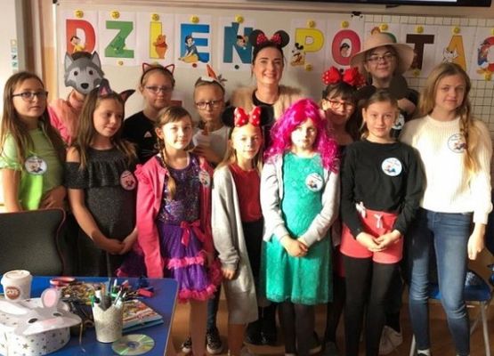 Grafika 1: Dzień Postaci z Bajek