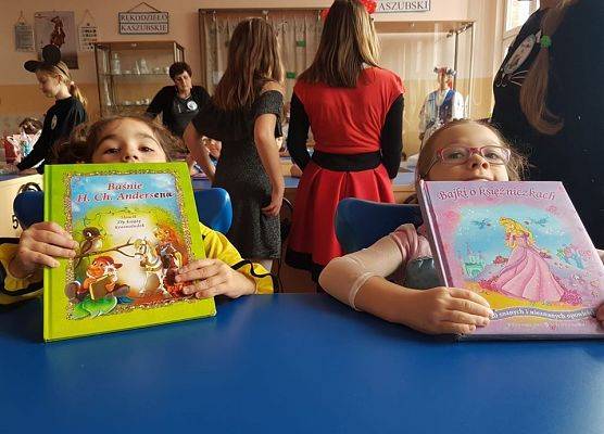 Grafika 2: Dzień Postaci z Bajek