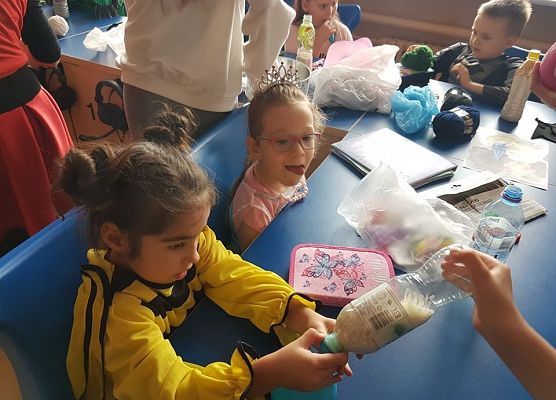 Grafika 3: Dzień Postaci z Bajek