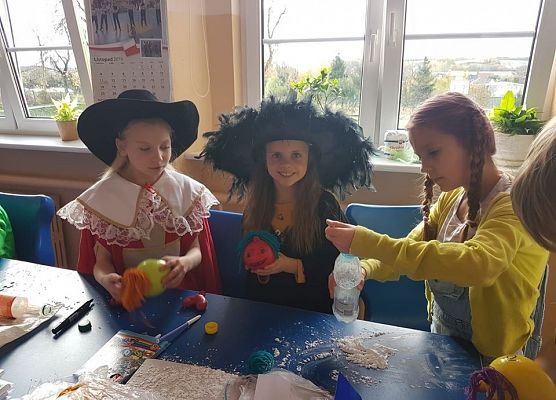 Grafika 6: Dzień Postaci z Bajek