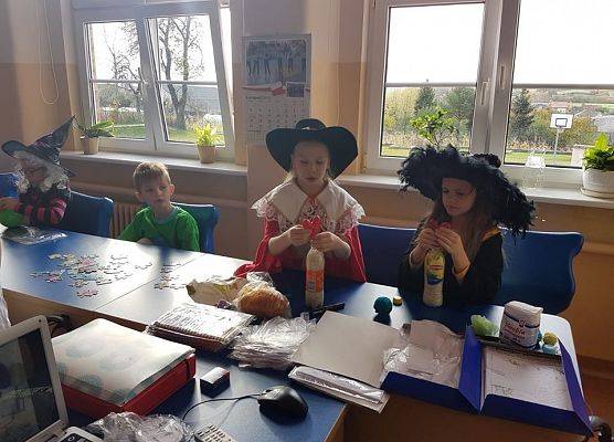 Grafika 10: Dzień Postaci z Bajek