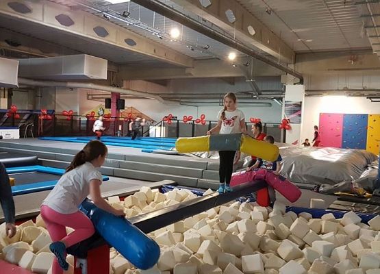 Grafika 1: W parku trampolin i nie tylko 